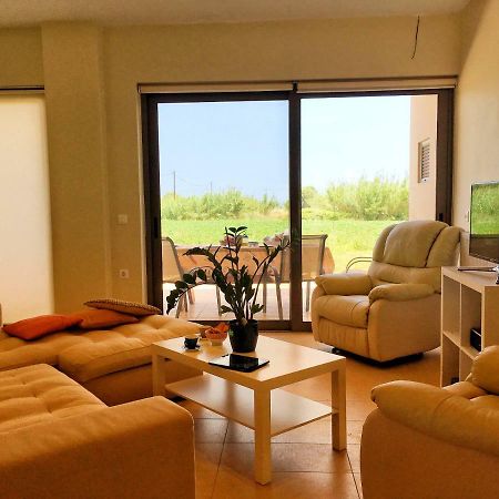 Stellar Beachhouse Gerani  ภายนอก รูปภาพ