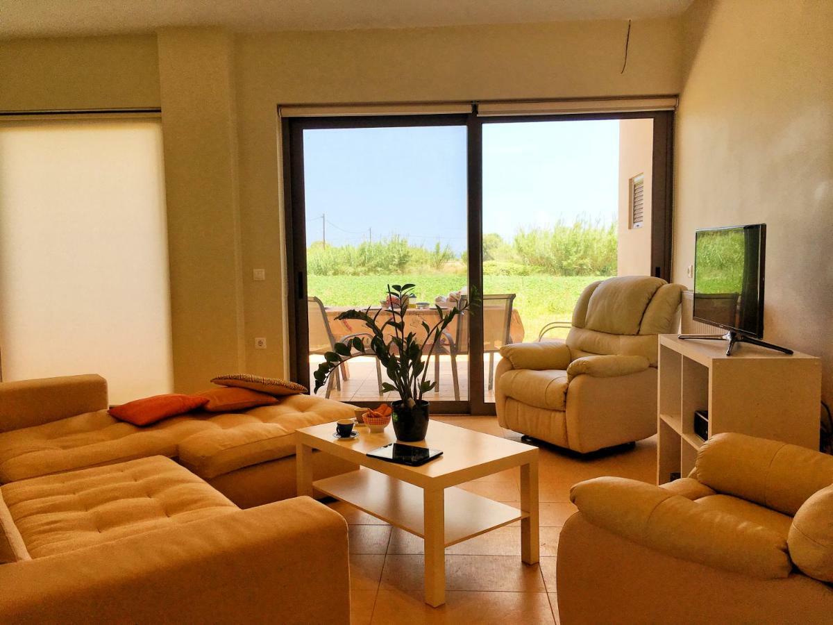 Stellar Beachhouse Gerani  ภายนอก รูปภาพ